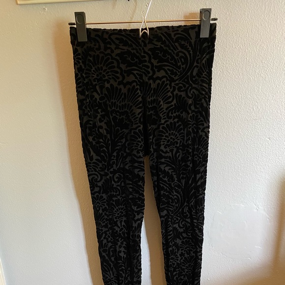 Blackmilk - Burned Velvet Damask Leggings - Picture 2 of 5